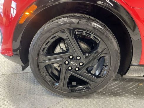 Used 2024 Chevrolet Equinox EV RS image 2