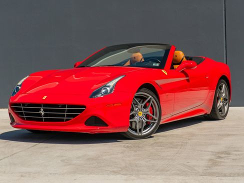 Used 2017 Ferrari California T image 4