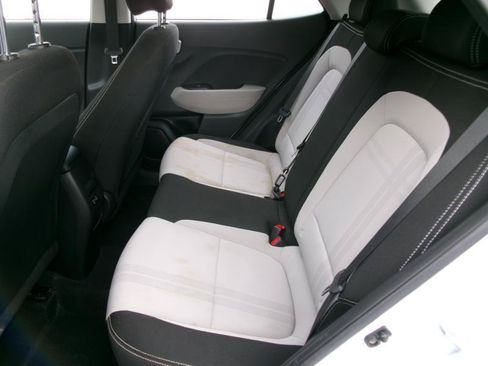 Used 2025 Hyundai Venue SEL FWD image 10