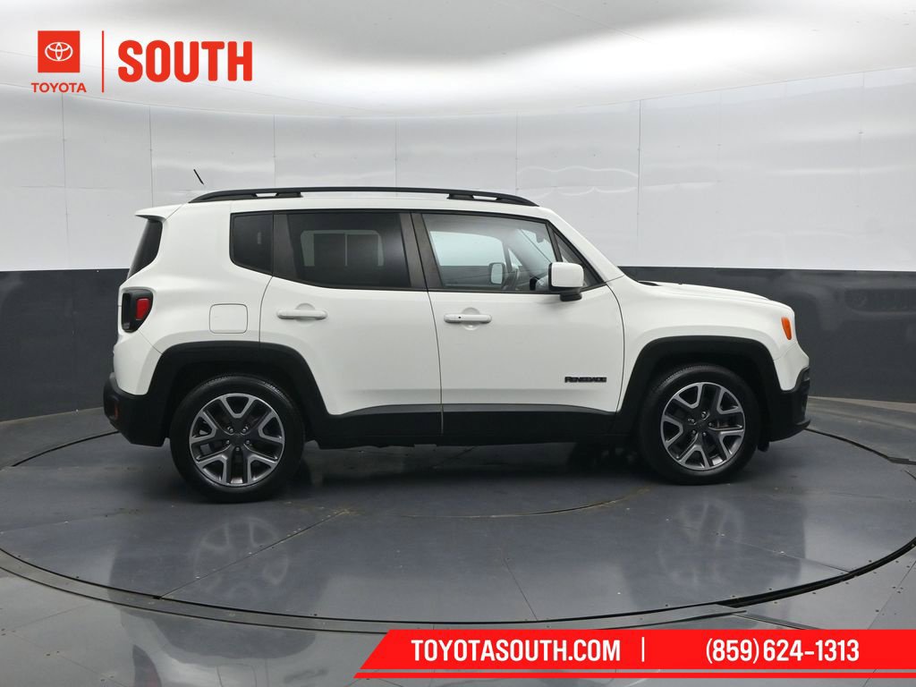 Used 2016 Jeep Renegade Latitude w/ Safety & Security Group FWD image 3