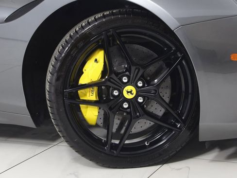 Used 2018 Ferrari California T image 18