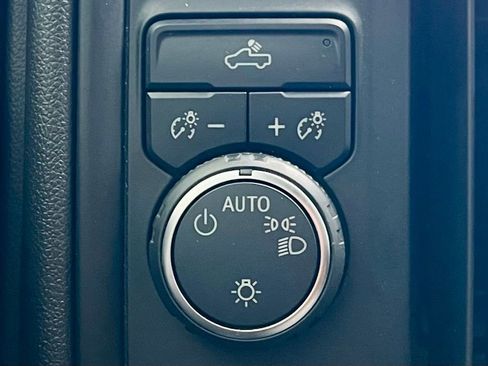 Used 2020 Chevrolet Silverado 1500 Custom w/ Custom Value Package image 27