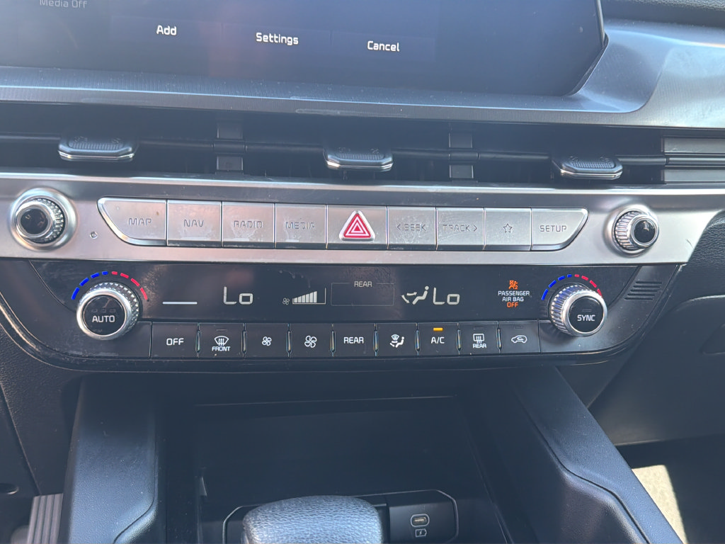 Used 2024 Kia Telluride LX FWD image 28