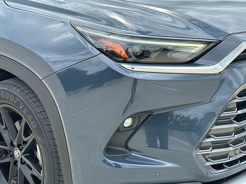 Used 2024 Toyota Grand Highlander AWD Hybrid image 11