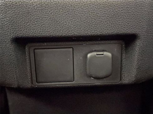 Certified 2025 Toyota Tacoma SR5 image 35