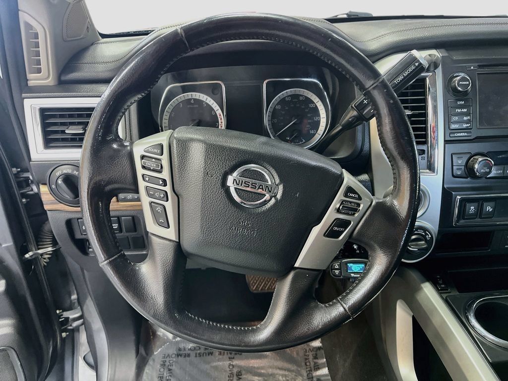 Used 2018 Nissan Titan SL AWD/4WD image 11