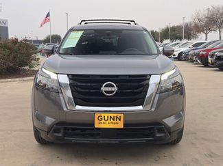 Used 2023 Nissan Pathfinder SV video 2