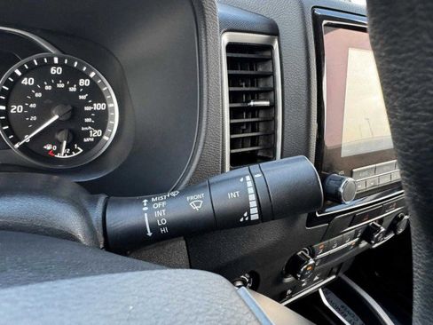 Used 2023 Nissan Frontier SV w/ Technology Package image 23