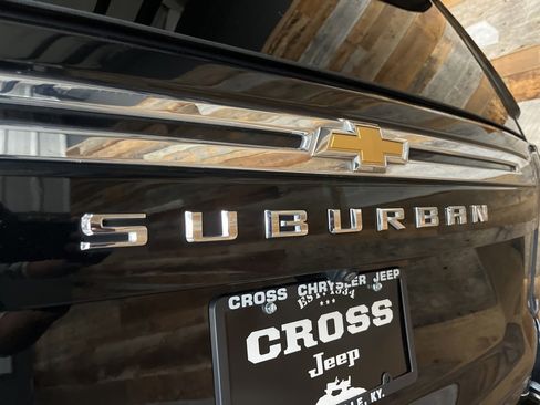 Used 2022 Chevrolet Suburban LT image 21