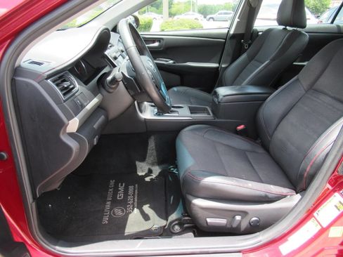 Used 2017 Toyota Camry SE w/ Four Season Floor Mat Package FWD image 18