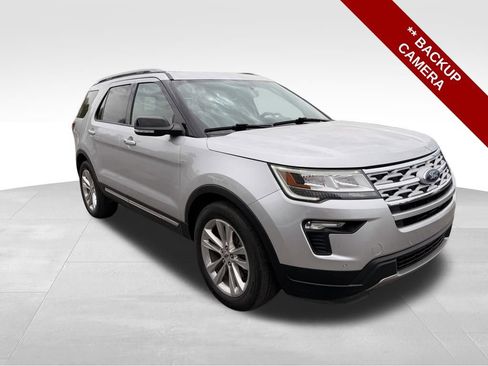 Used 2018 Ford Explorer XLT w/ Equipment Group 202A AWD/4WD image 11