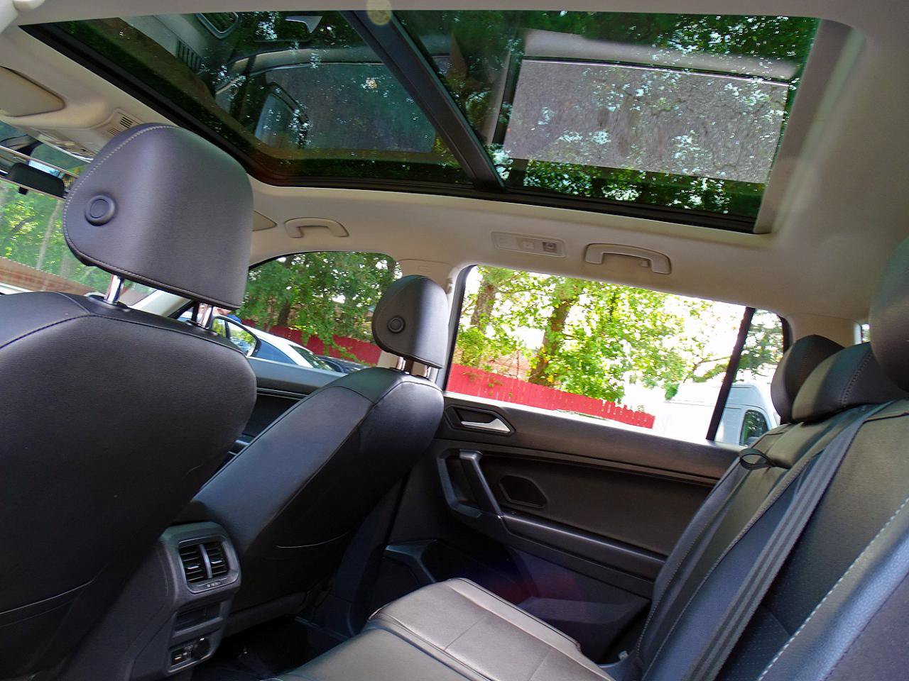 Used 2020 Volkswagen Tiguan SE w/ Panoramic Sunroof Package FWD image 25