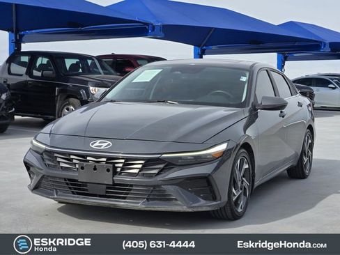 Used 2024 Hyundai Elantra Limited FWD image 3