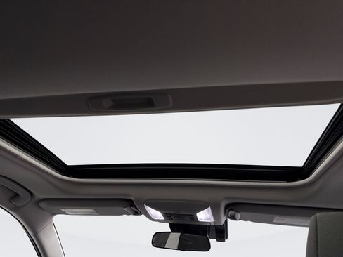 Used 2022 Toyota RAV4 XLE image 17