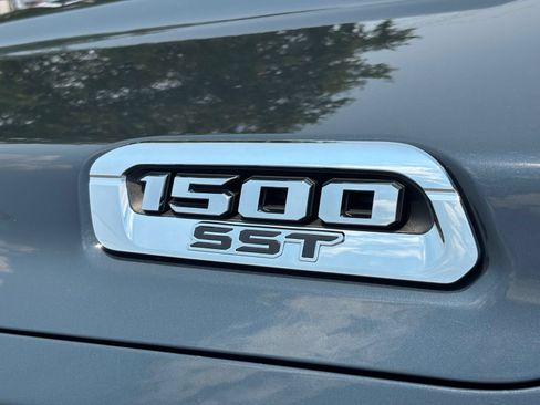 Used 2025 RAM 1500 Laramie AWD/4WD image 11