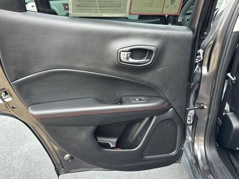 Used 2019 Jeep Compass Trailhawk image 15