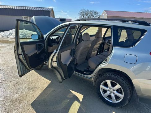 Used 2006 Toyota RAV4 Limited image 10