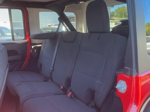 Used 2025 Jeep Wrangler Unlimited Rubicon w/ Convenience Group AWD/4WD image 12