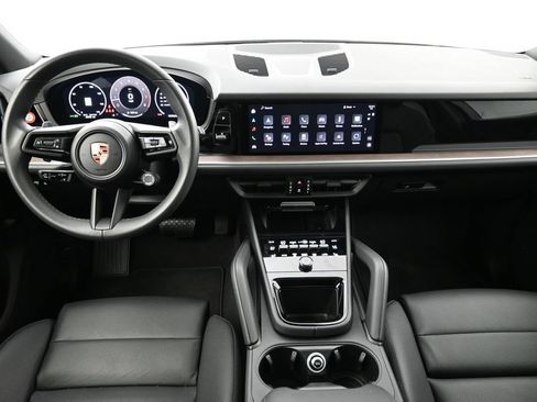 Certified 2025 Porsche Cayenne AWD/4WD image 6