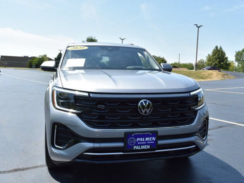 Used 2025 Volkswagen Atlas SEL Premium R-Line AWD/4WD image 2