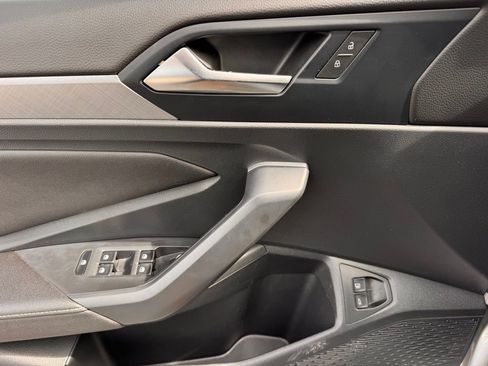 Used 2024 Volkswagen Jetta SE image 16