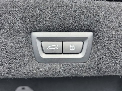 Certified 2023 BMW 740i image 17