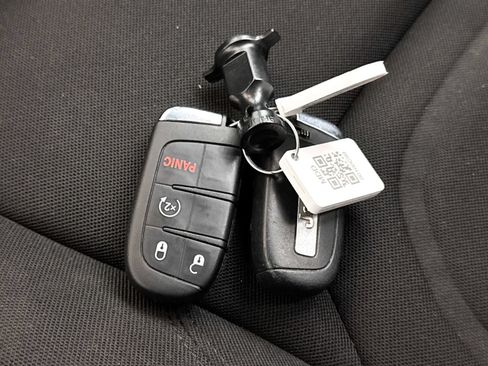 Used 2021 Jeep Renegade Latitude w/ Convenience Group AWD/4WD image 35