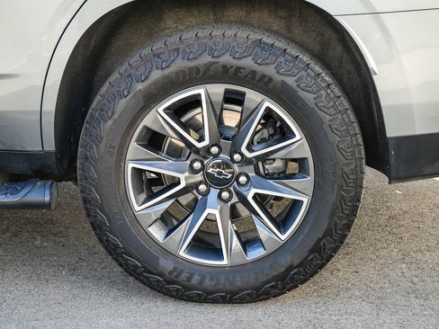 Used 2024 Chevrolet Tahoe Z71 w/ Luxury Package AWD/4WD image 14