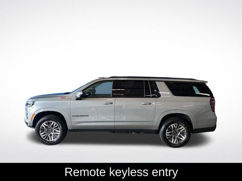 Used 2025 Chevrolet Suburban Z71 AWD/4WD image 17
