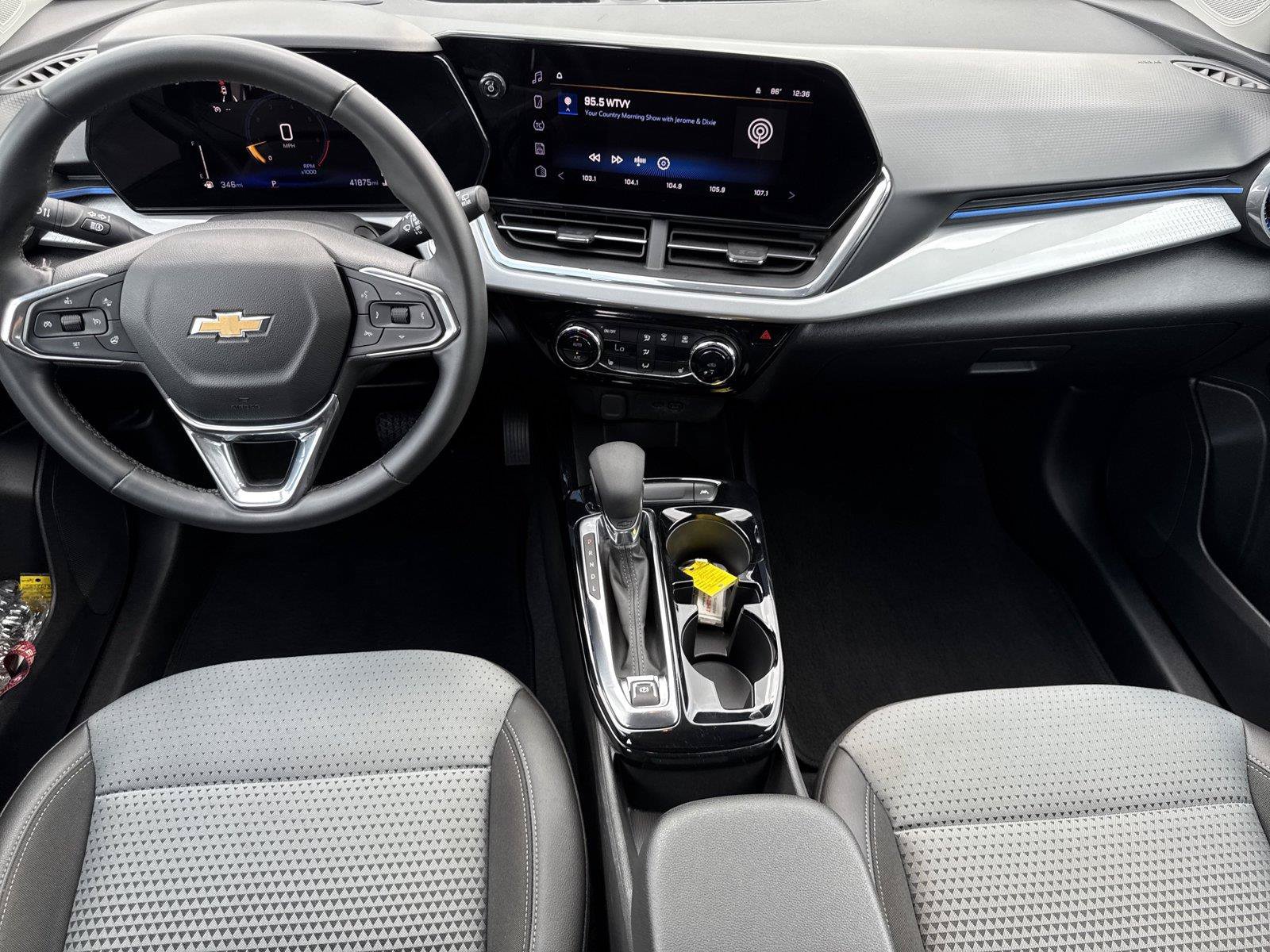 Used 2025 Chevrolet Trax LT w/ LT Convenience Package FWD image 15