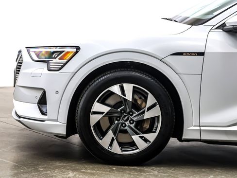 Used 2023 Audi e-tron Premium Plus w/ Premium Plus Package image 10