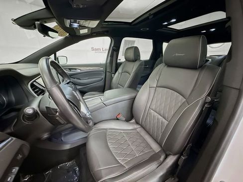 Used 2023 Buick Enclave Avenir image 22