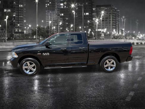Used 2017 RAM 1500 Express AWD/4WD image 3