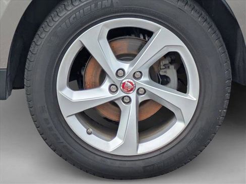 Used 2019 Jaguar F-PACE Premium image 17