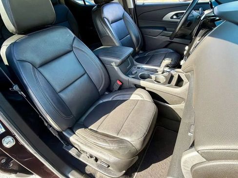 Used 2020 Chevrolet Traverse LT w/ LT Premium Package AWD/4WD image 17