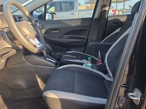 Used 2020 Nissan Versa SV image 2