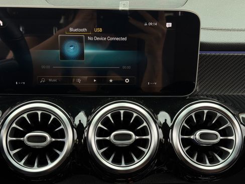 Used 2021 Mercedes-Benz GLB 250 w/ AMG Line image 25