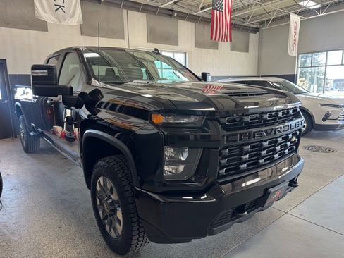 Used 2023 Chevrolet Silverado 2500 Custom w/ Custom Value Package image 3