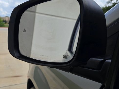 Used 2015 Chrysler Town & Country S w/ Driver Convenience Group FWD image 18