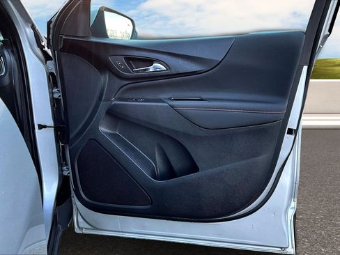 Used 2022 Chevrolet Equinox RS w/ Infotainment Package image 20