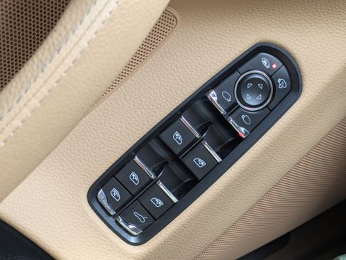 Used 2016 Porsche Panamera 4 AWD/4WD image 25