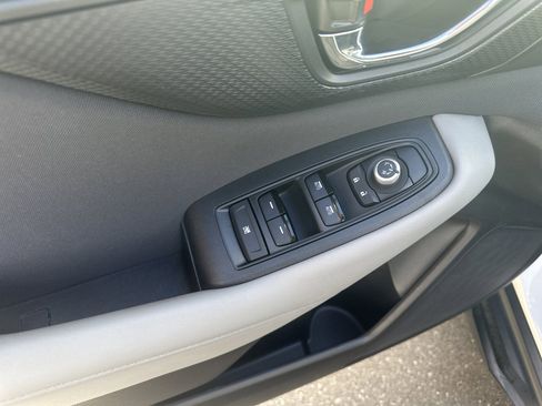 Used 2023 Subaru Outback Premium image 9