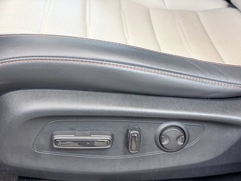 Used 2025 Honda CR-V Sport Touring image 12