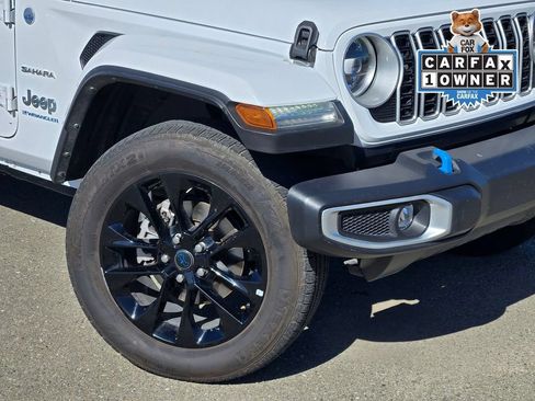 Used 2024 Jeep Wrangler Unlimited Sahara AWD/4WD image 9