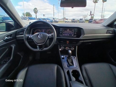 Used 2020 Volkswagen Jetta SE w/ SE Cold Weather Package image 26