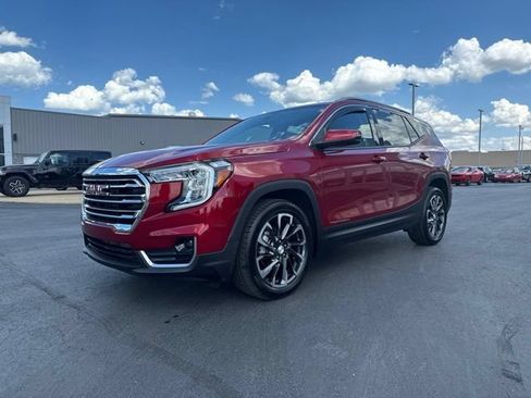 Used 2023 GMC Terrain SLT FWD image 3