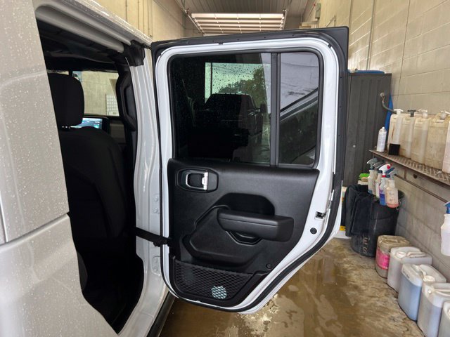 Used 2025 Jeep Gladiator Sport AWD/4WD image 24