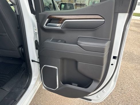 Used 2023 GMC Sierra 1500 SLE w/ X31 Off-Road Package image 19