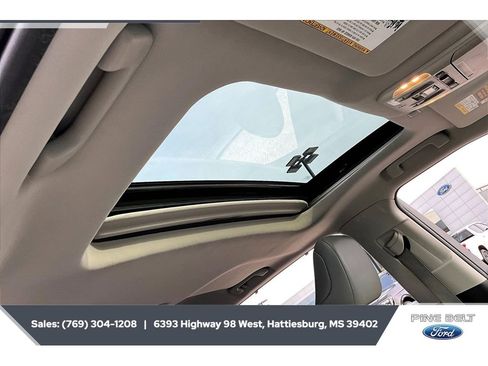 Used 2021 Toyota Highlander XLE FWD image 16