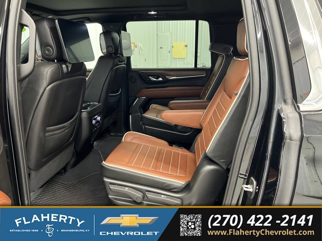 Used 2023 GMC Yukon XL Denali Ultimate AWD/4WD image 11